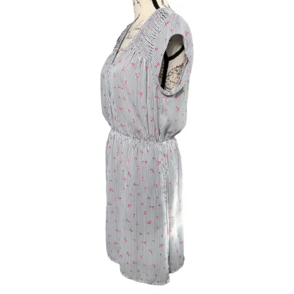 Casual Pinstripe Floral Dress with V-Neck and Elastic Waist - Picture 4 of 6